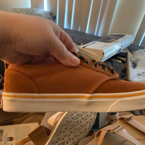 Rest suede vans. Men’s 7 1/2 women’s nine. - Picture 1 of 2